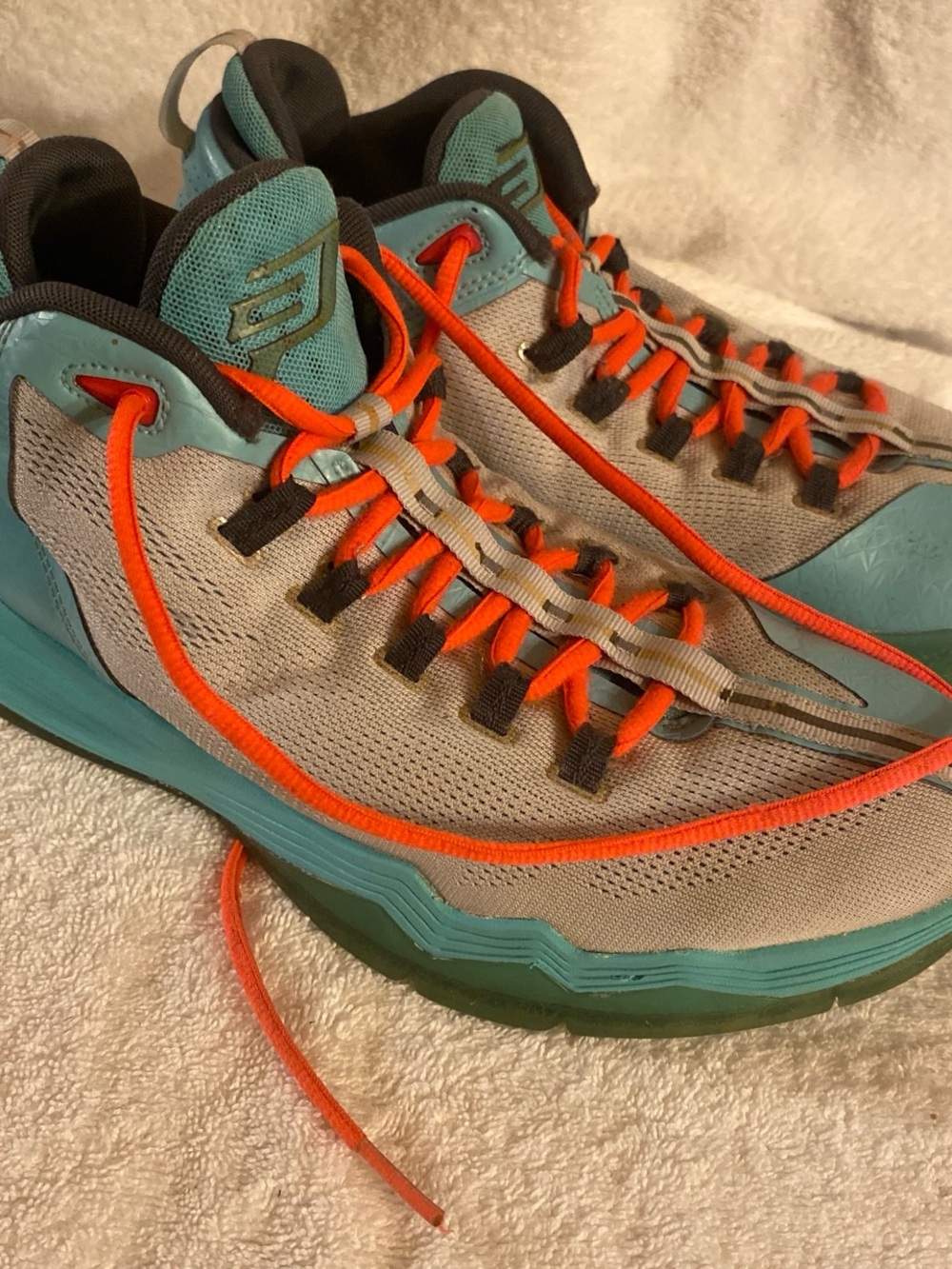 Jordan size 9.5 Turquoise and Orange Athletic Sneakers
